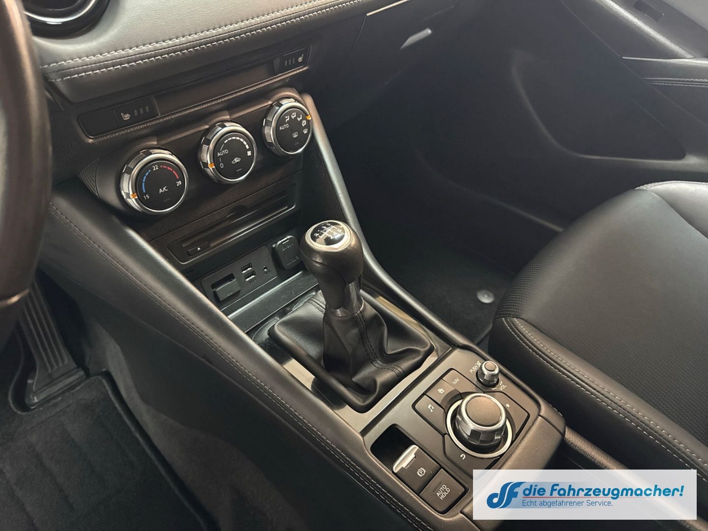 Fahrzeugabbildung Mazda CX-3 Sports-Line HUD Navi LED Klimaautom DAB SHZ