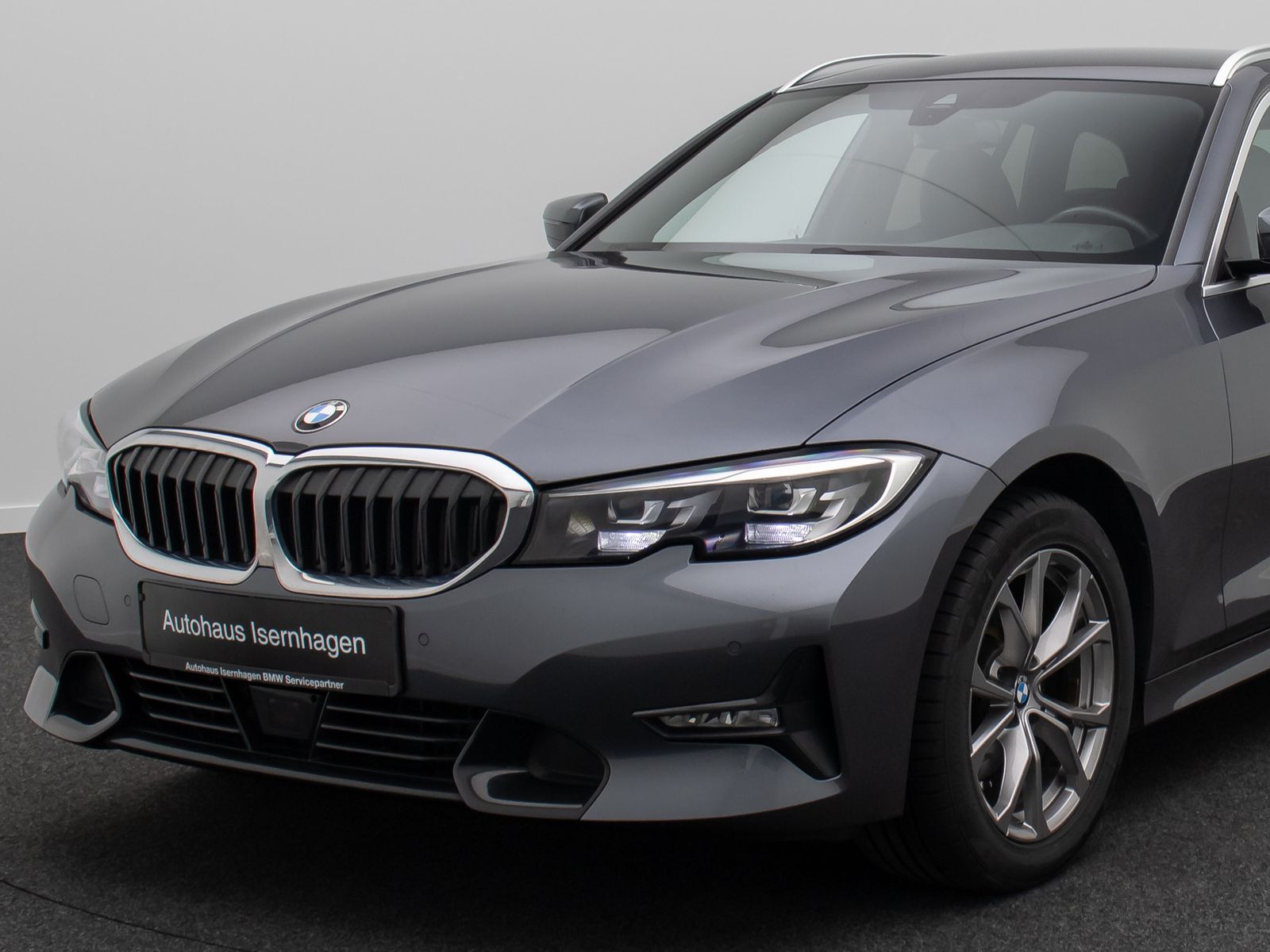 Fahrzeugabbildung BMW 320d Sport Line Alarm DAB AHK H/K Individual LED