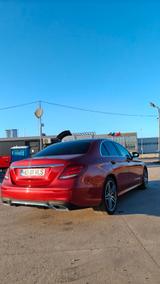 Mercedes-Benz E 220 d AMG Line Autom. AMG Line - Mercedes-Benz E 220: Rot, Leder