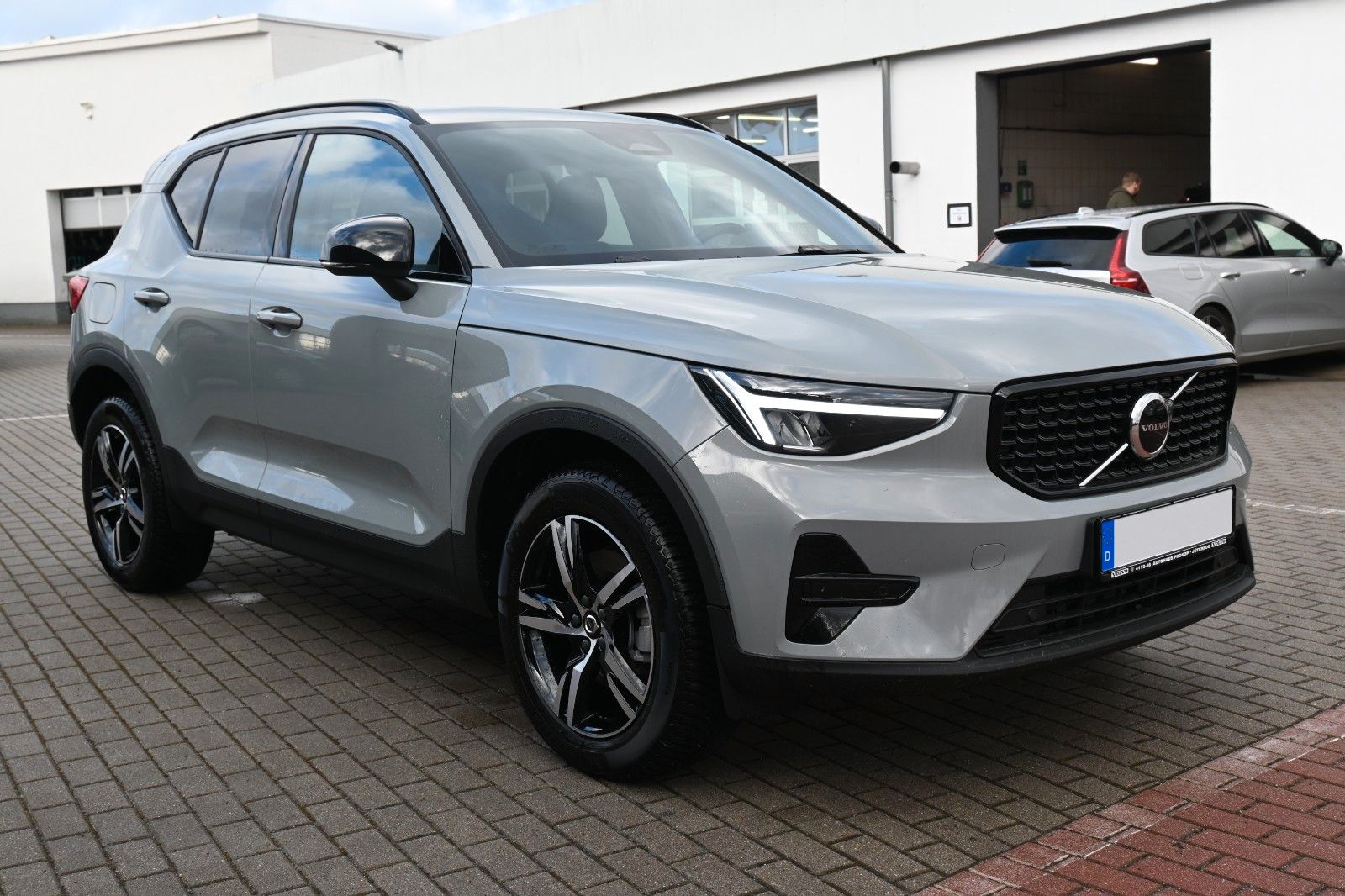 Fahrzeugabbildung Volvo XC40 B4 Benzin DKG Plus Dark*STDHZG*BLIS*ACC