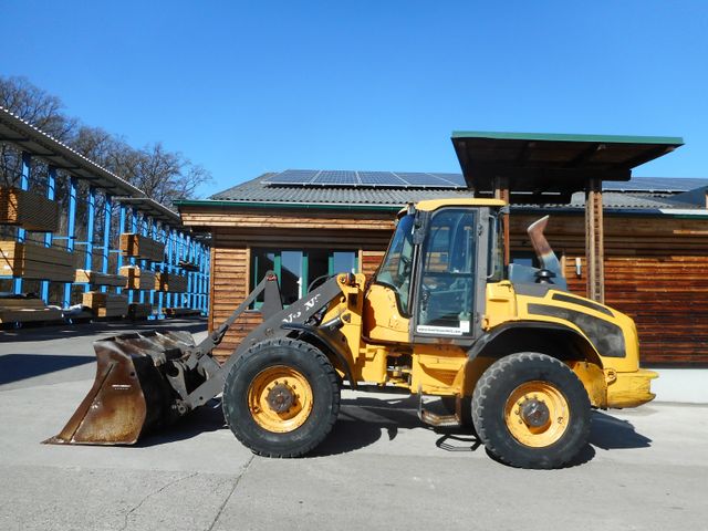 Volvo L45G ( 9,7t ) 40km/ mit Straßenzulassung