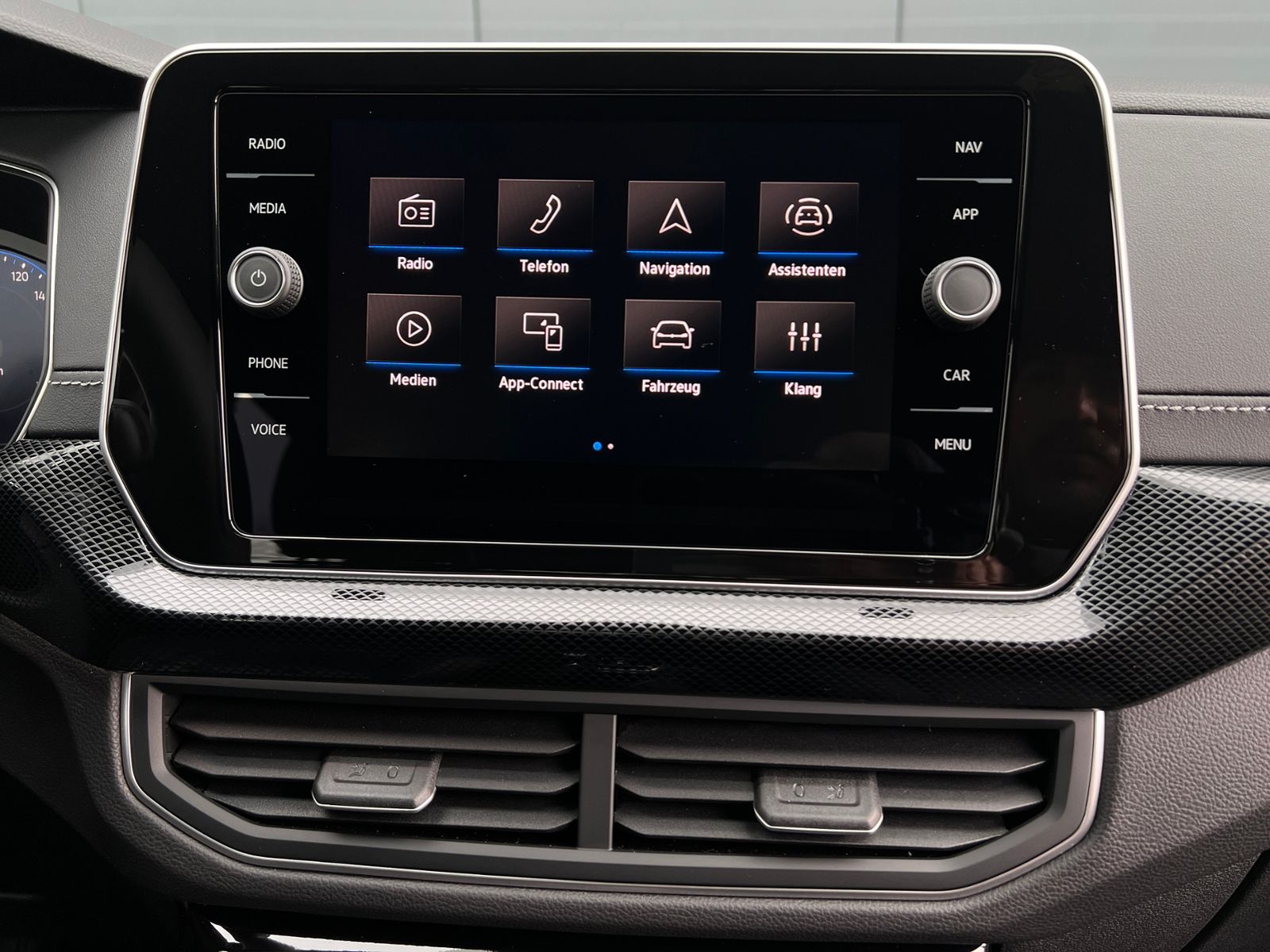 Fahrzeugabbildung Volkswagen T-Cross R-Line 1.5 TSI DSG *AHK, IQ.LIGHT, ACC,