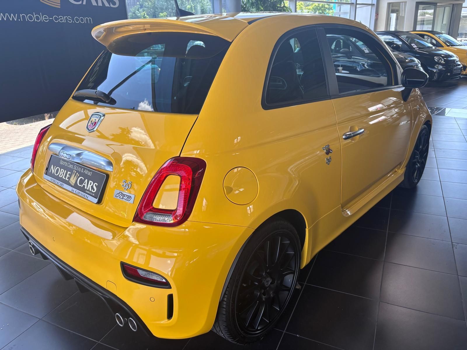Fahrzeugabbildung Abarth 595 Pista KLIMA XENON ALU CARPLAY BEATS