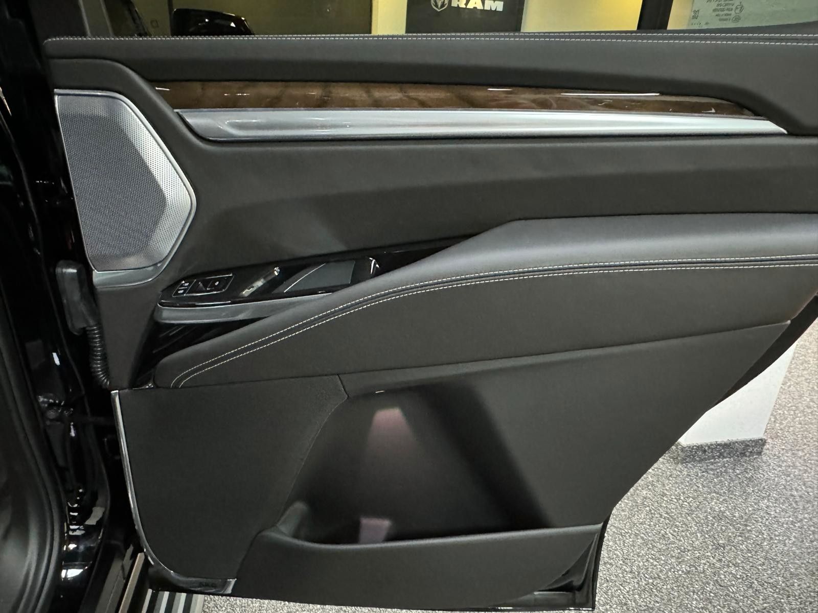 Fahrzeugabbildung Cadillac 2026 ESCALADE SPORT PLATINUM 6.2 V8-HUD-NIGHT V