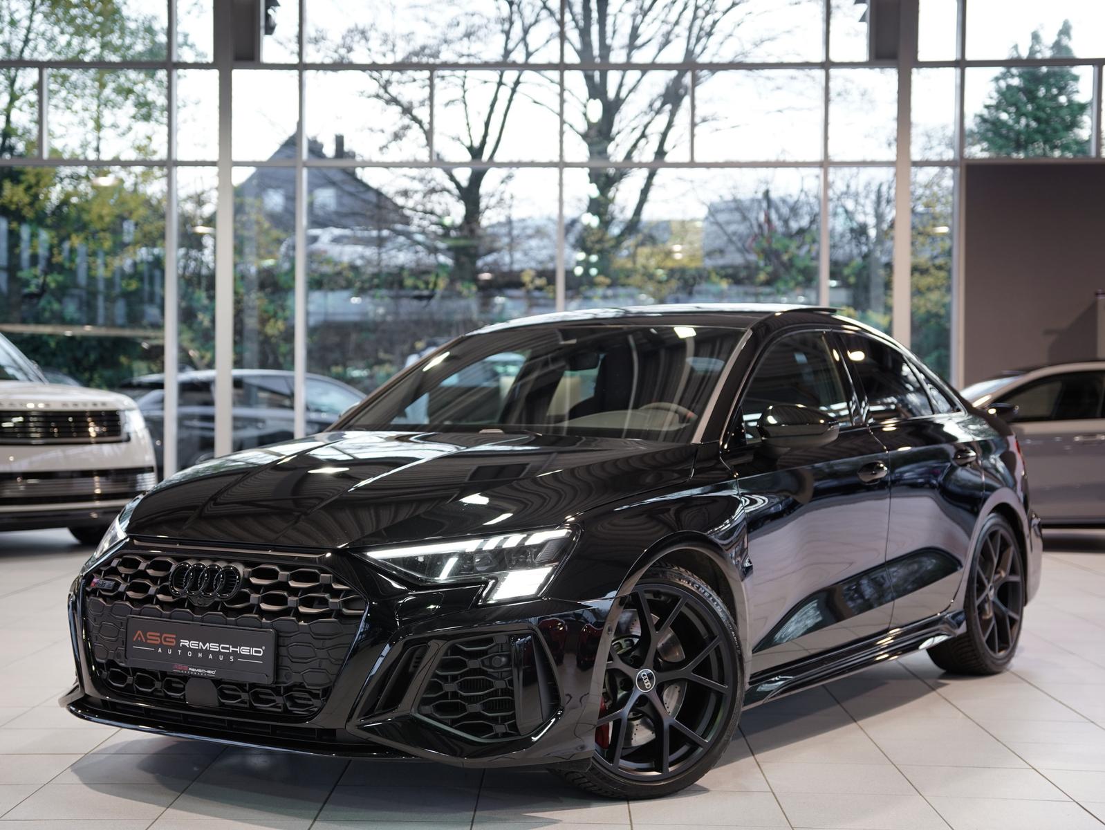 Audi RS3 Limousine q. 1.H *19 *ACC*Pano*Schale*S-AGA