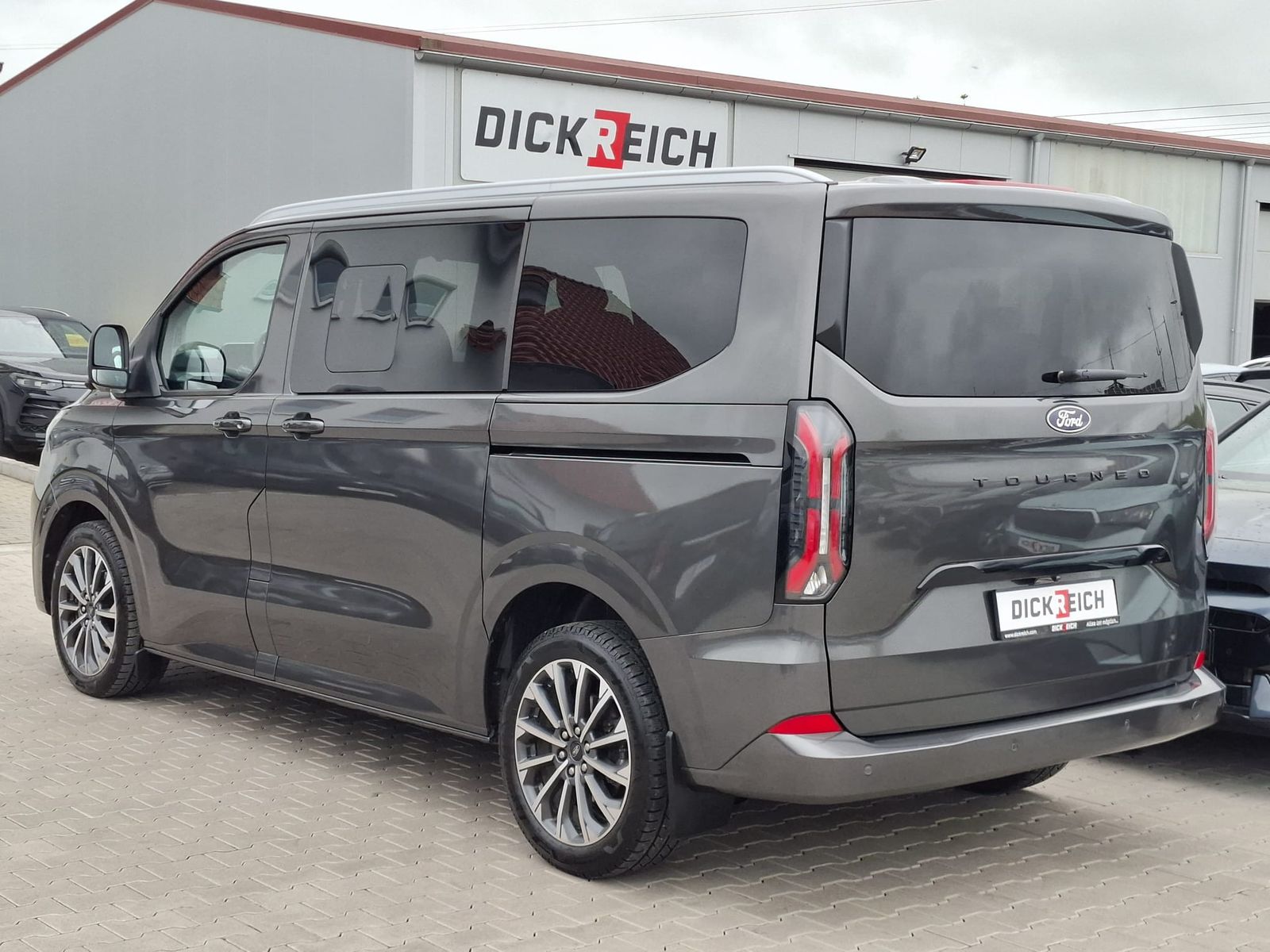 Fahrzeugabbildung Ford Tourneo Custom L1 Titanium X MATRIX*STANDH.*AHK