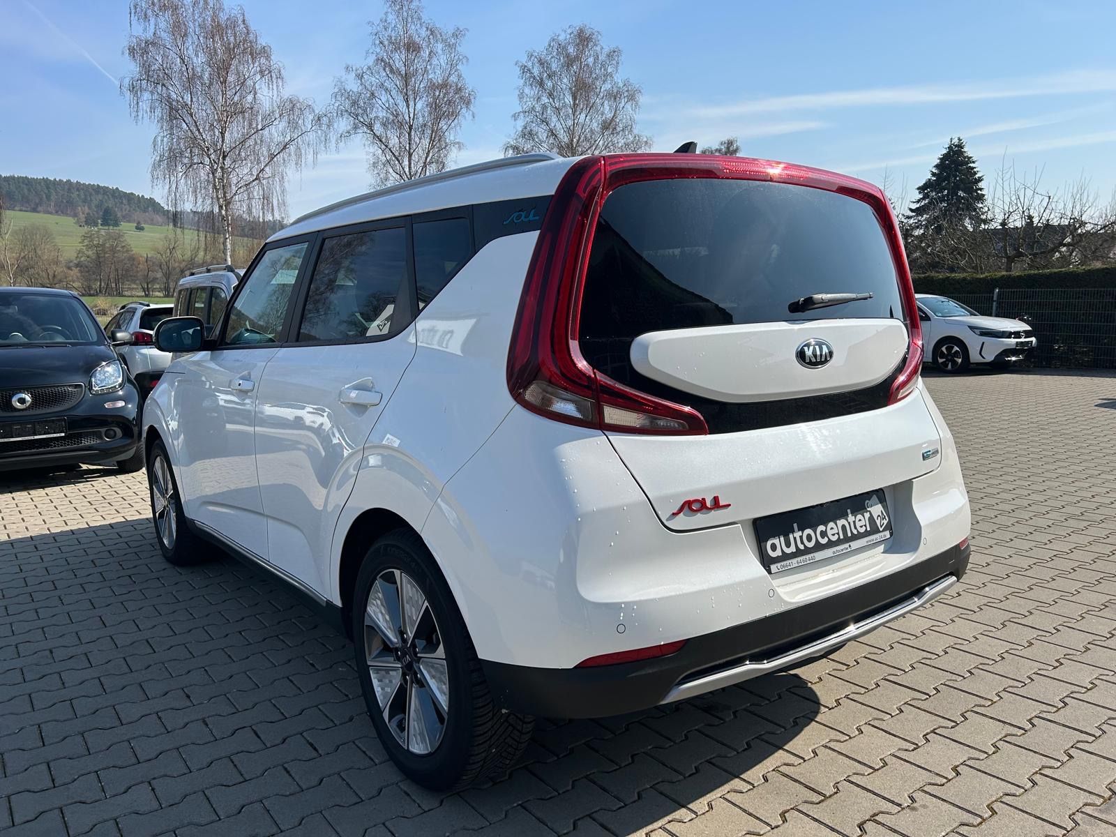 Fahrzeugabbildung Kia e-Soul°64 kWh°CCS°3 Phasen°1.Hand°Kamera°HeadUp°