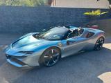 Ferrari SF90 Spider 2023 with 3.200 km an VAT deductible - blaue Ferrari SF90