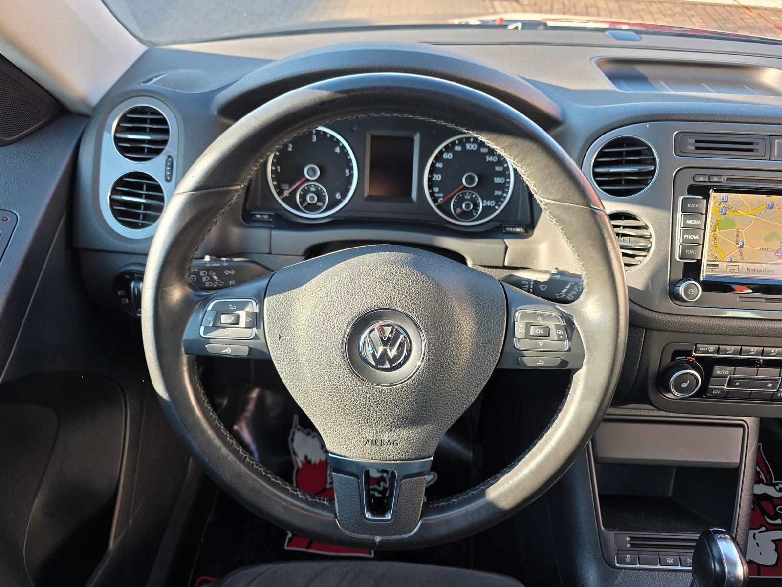 Fahrzeugabbildung Volkswagen Tiguan 2.0 TDI 4x4/Bi-Xenon/Navi/Pano/Ahk