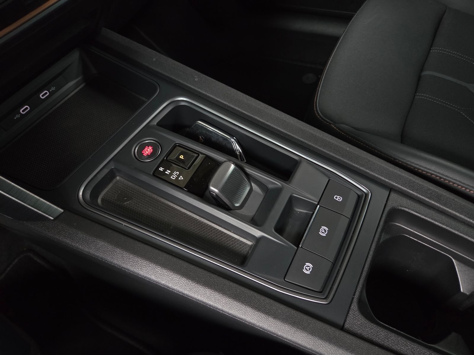 Fahrzeugabbildung CUPRA Leon Sportstourer VZ 1.4 e-Hybrid SHZ LED NAVI