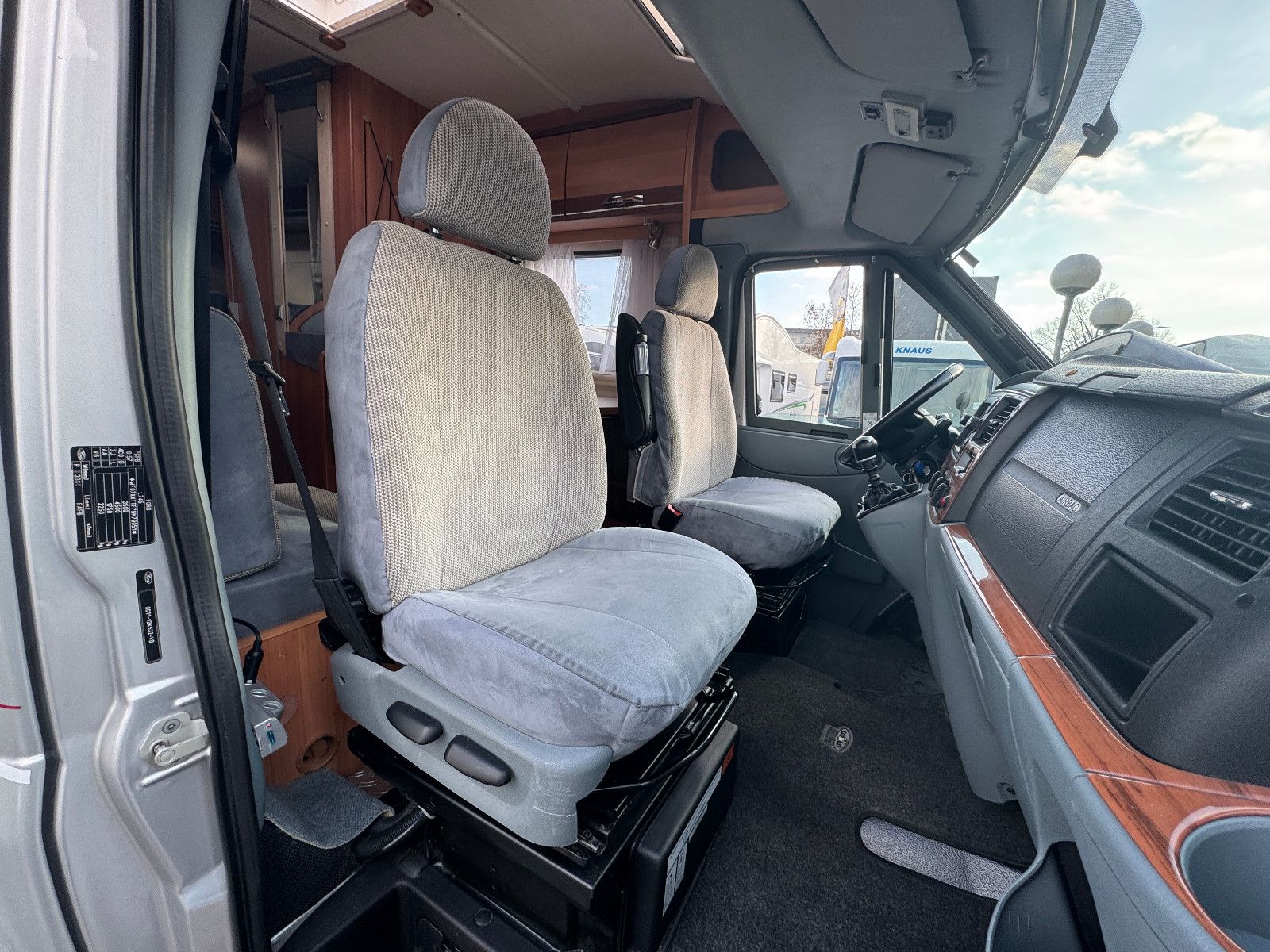 Fahrzeugabbildung HYMER / ERIBA / HYMERCAR Van 512 SILVERLINE FORD TRANSIT SOLAR TV KAMERA