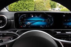 MERCEDES-BENZ A 200 / BUSINESS PAKET / NAVIGATION