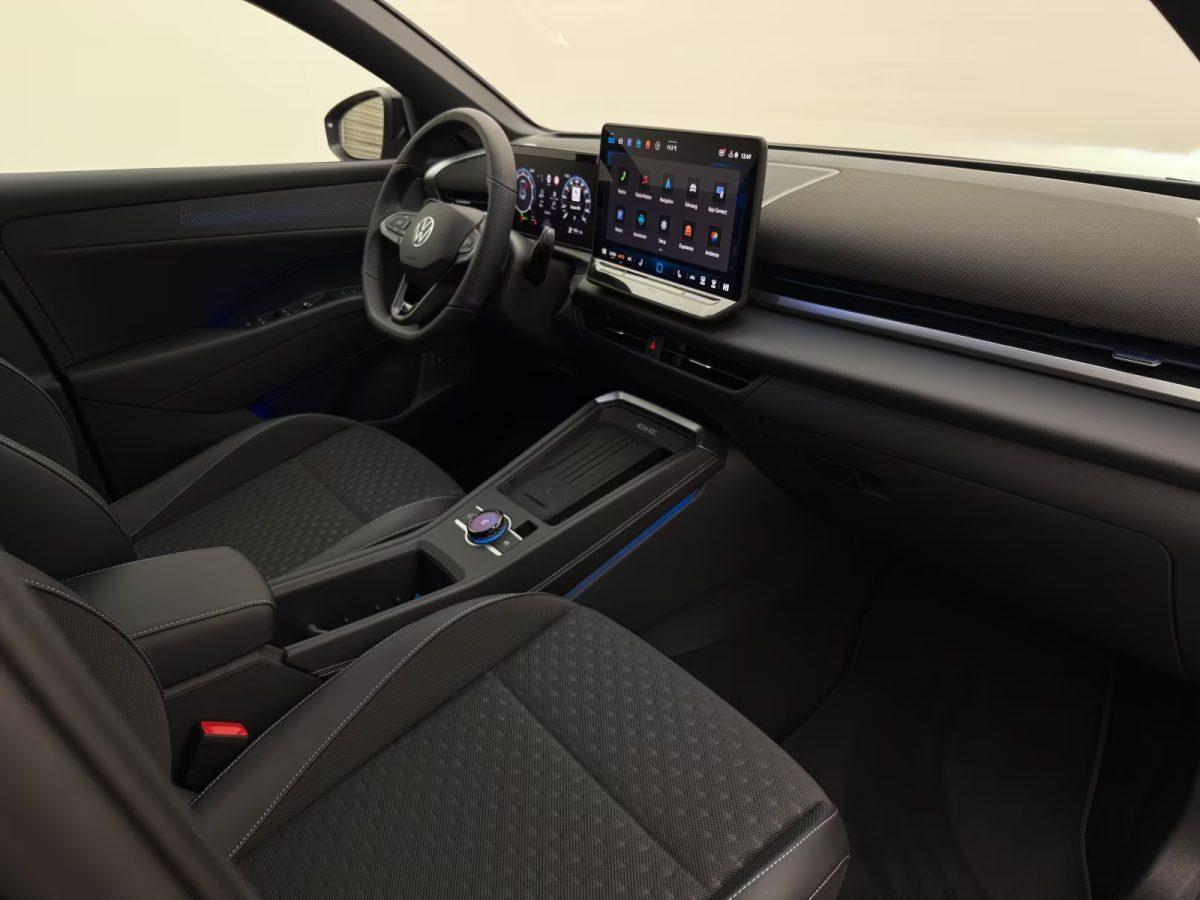 Volkswagen T-Roc 1.5 eTSI DSG R-Line +BLACK-STYLE+CAM+ACC+, миниатюра 28