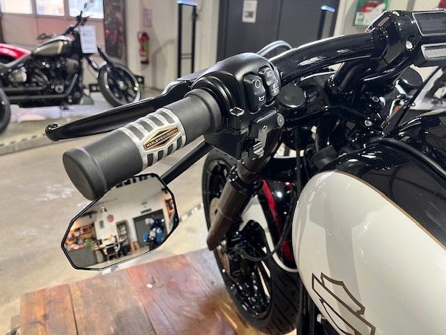 Fahrzeugabbildung Harley-Davidson FXBRS Breakout 117cui CVO UmbauUmbau