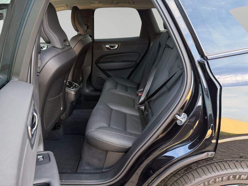 VOLVO XC60 B5 B AWD Ultra Dark Harman/Kardon 360° VOLVO XC60 B5 B AWD Ultra Dark Harman/Kardon 360°