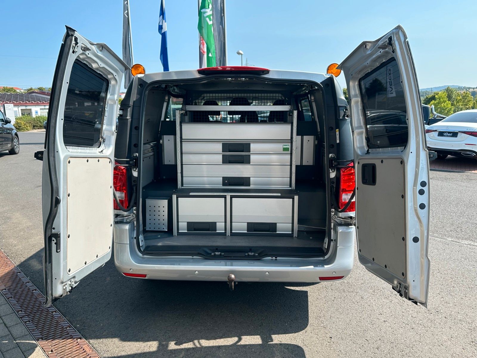 Fahrzeugabbildung Mercedes-Benz Vito 114 CDI Mixto Regal AHK Klima PARKTRONIC