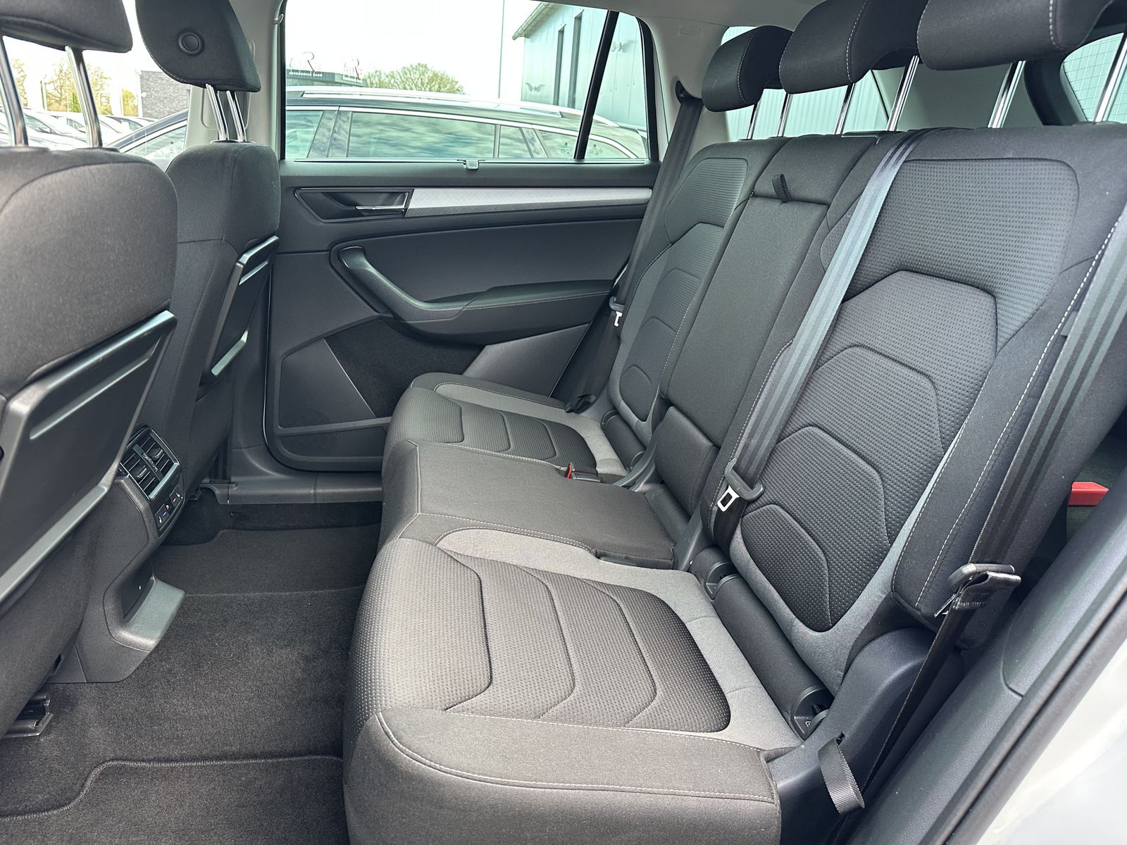 Fahrzeugabbildung SKODA Kodiaq 2.0 TDI DSG Tour 4x4 NAV+LED+AHK+360°+VC