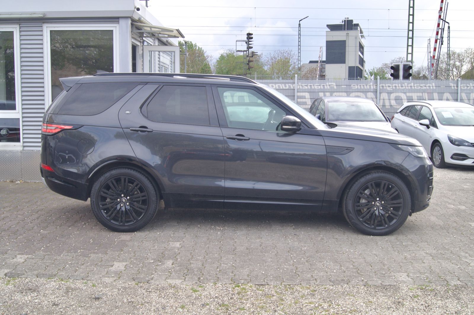 Fahrzeugabbildung Land Rover DISCOVERY 5 LANDMARK EDITION SDV6*7SITZER+PANO*