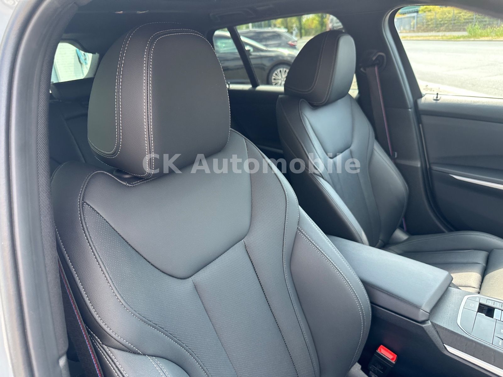 Fahrzeugabbildung BMW 320d xDrive M-Sport/Widescreen/Navi/Pano/LED/AHK