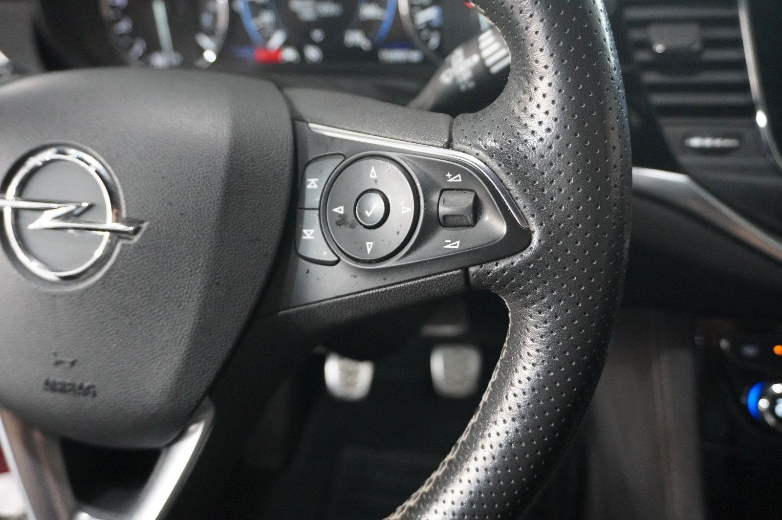 Fahrzeugabbildung Opel Astra K ST 1.5D ULTIMATE NAVI/SH/KAMERA/BOSE/AHK