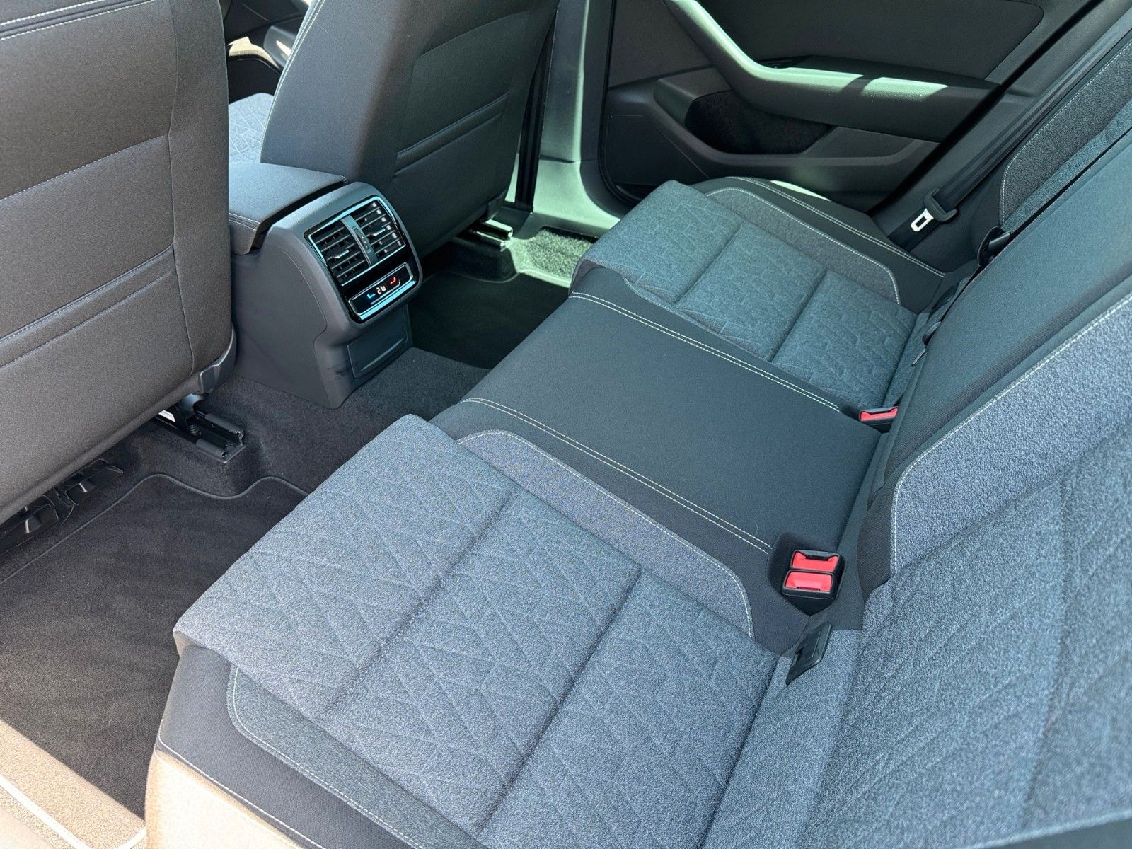 Fahrzeugabbildung Volkswagen Passat Variant Business 2.0 TDI