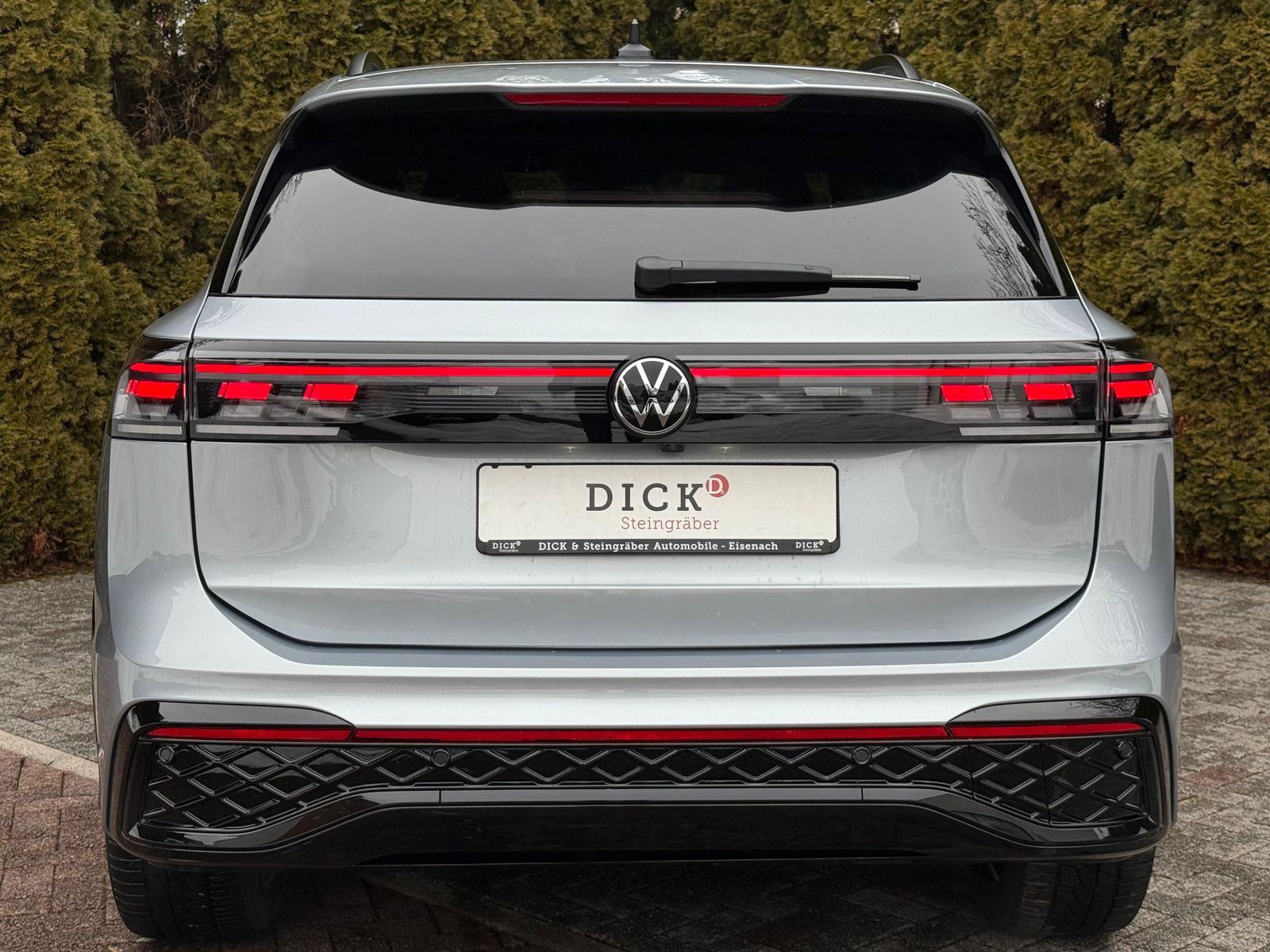 Fahrzeugabbildung Volkswagen Tiguan 2.0TSI DSG 4M R-Line MATRIX+PANO+AHK+360°