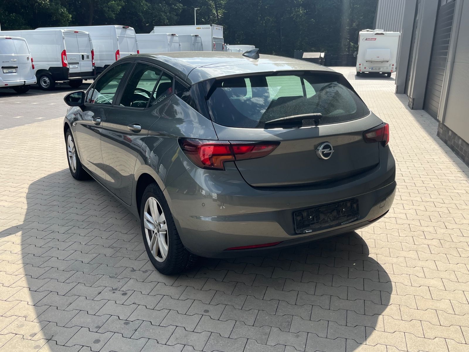 Fahrzeugabbildung Opel Astra K Lim. 5-trg. Edition DISPLAY DEFEKT