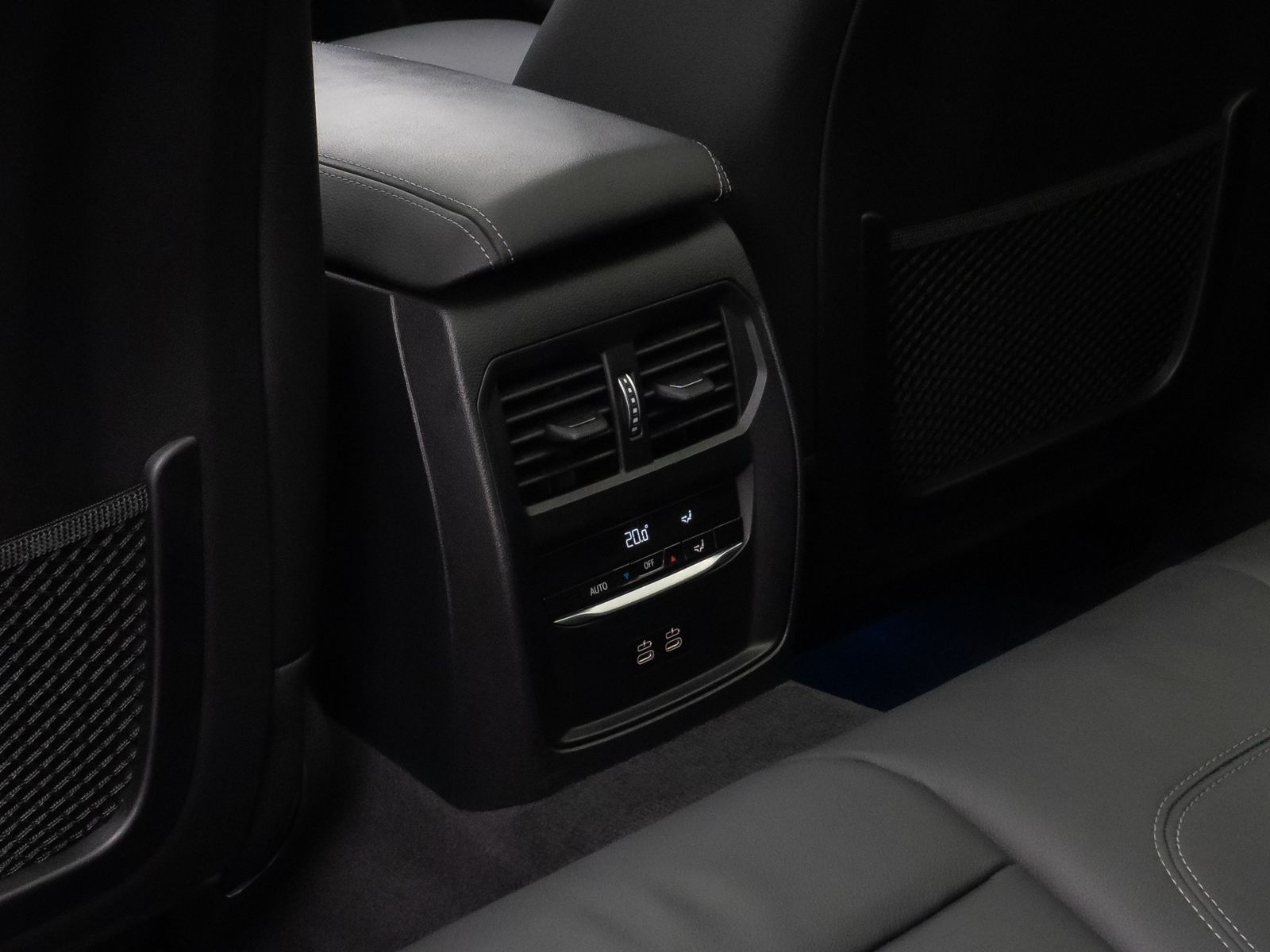 Fahrzeugabbildung BMW 330e M Sport Panorama Laser Kamera HUD DAB HiFi