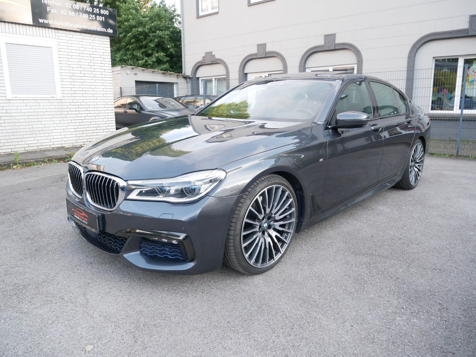 BMW 750 i M Sport 3xTV Laser HUD Pano B&amp;W Spur360Kam