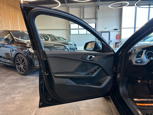 BMW 120 i *HEAD-UP*StandHZ*AHK*SPORT*2-ZONEN*CARPLAY