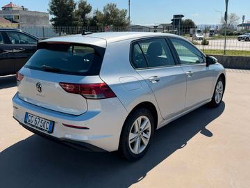 Volkswagen Golf - 6