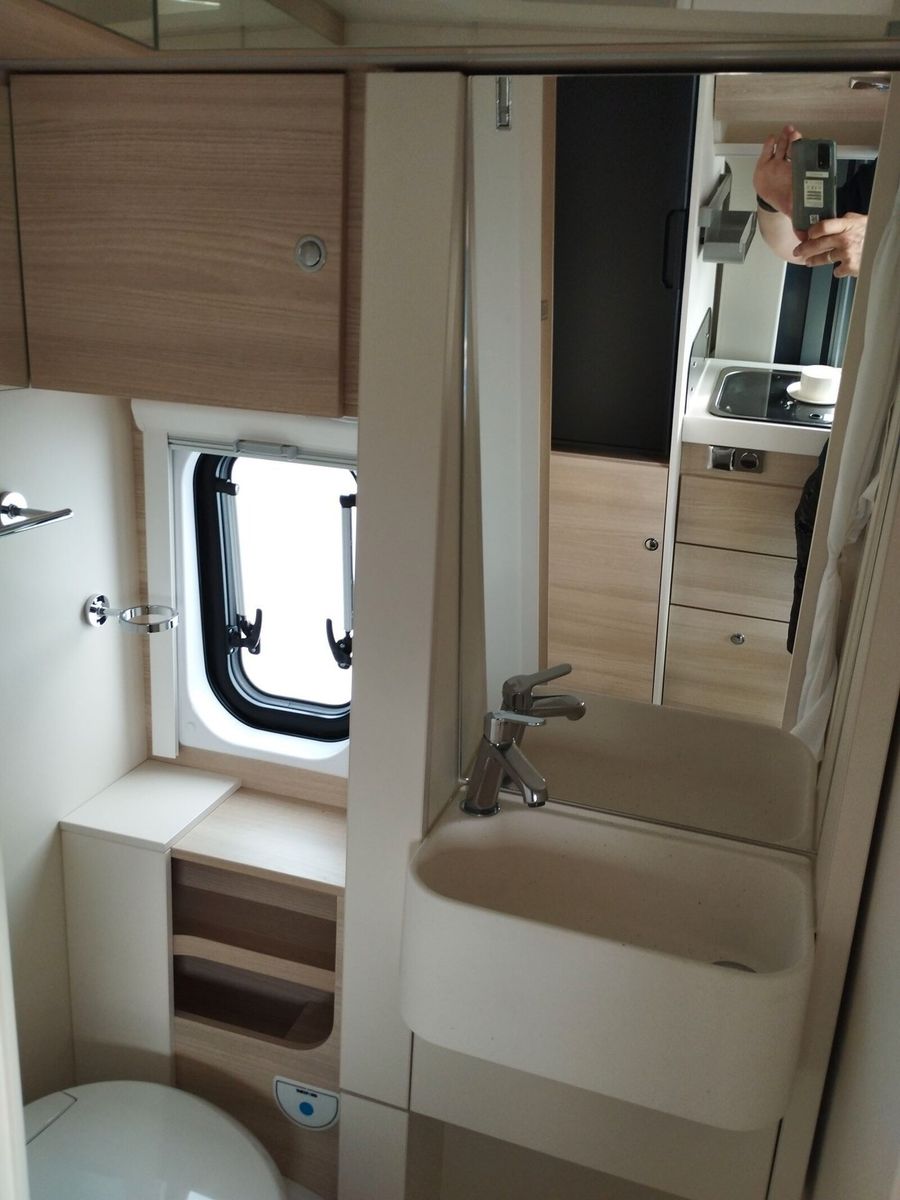 Fahrzeugabbildung Eura Mobil Van V 635 HB Comti D 6E, Mondial Paket