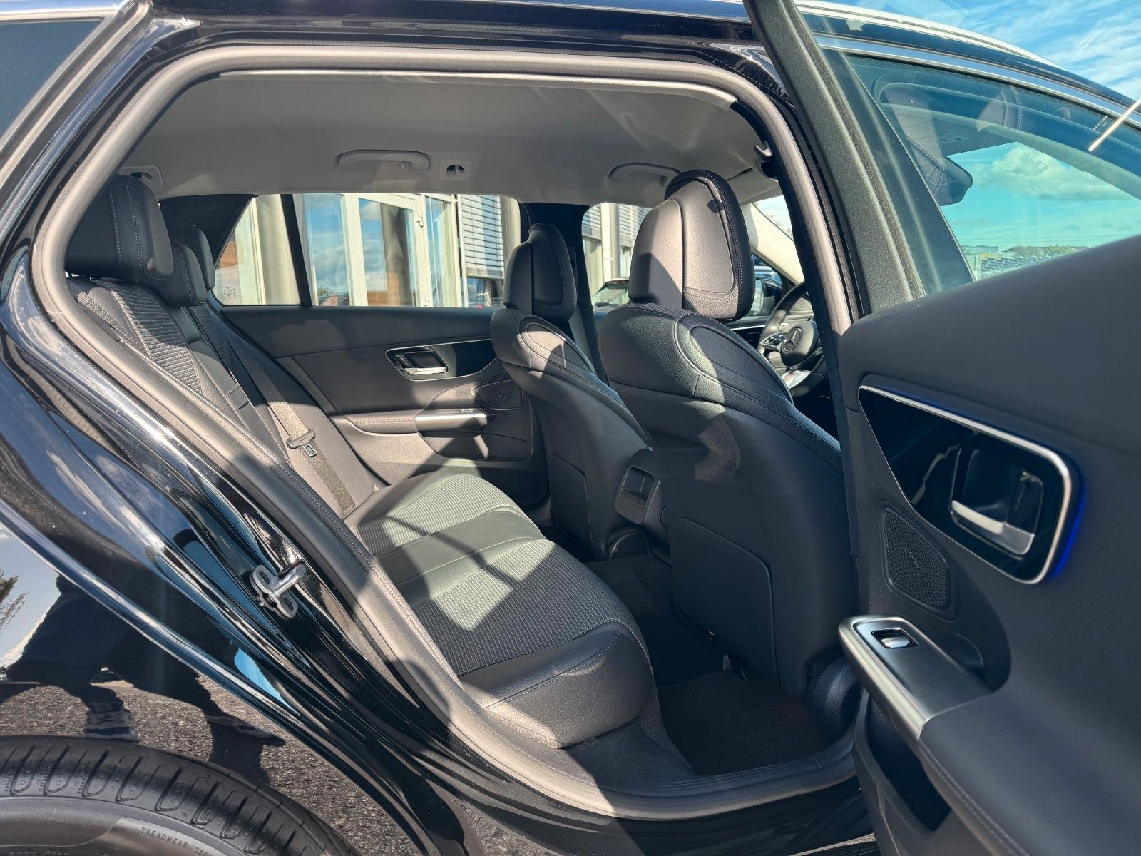 Fahrzeugabbildung Mercedes-Benz C 300d T Avantgarde+RKamera+TotW+Ambiente