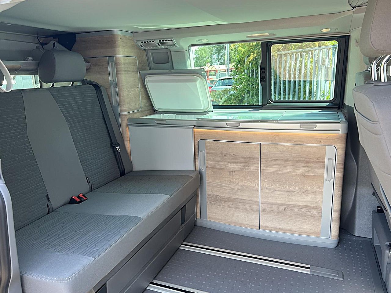 Fahrzeugabbildung Volkswagen T6.1 California Ocean Edition 2.0 TDI DSG Klima