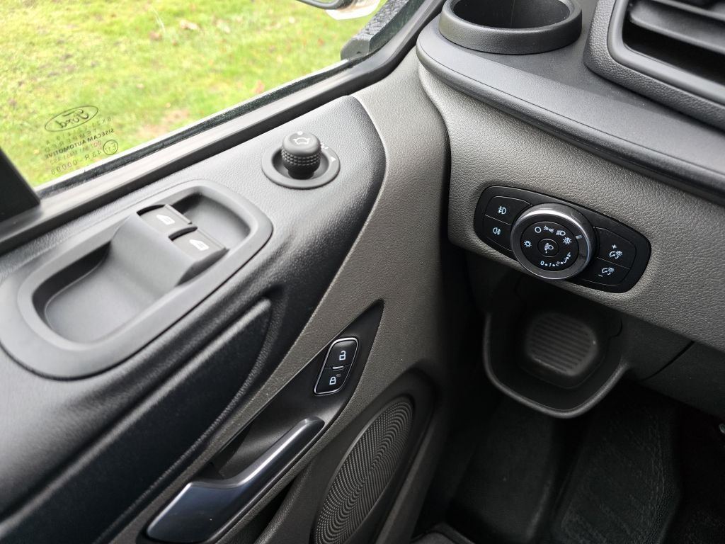 Fahrzeugabbildung Ford Transit Custom Trend 320 L1 Aut.+9-Sitzer+Kamera