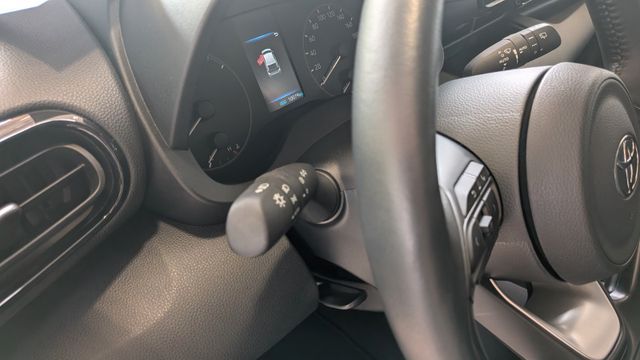 Fahrzeugabbildung Toyota Yaris 1.5 Business Edition KlimaA,Navi,SHZ,ACC