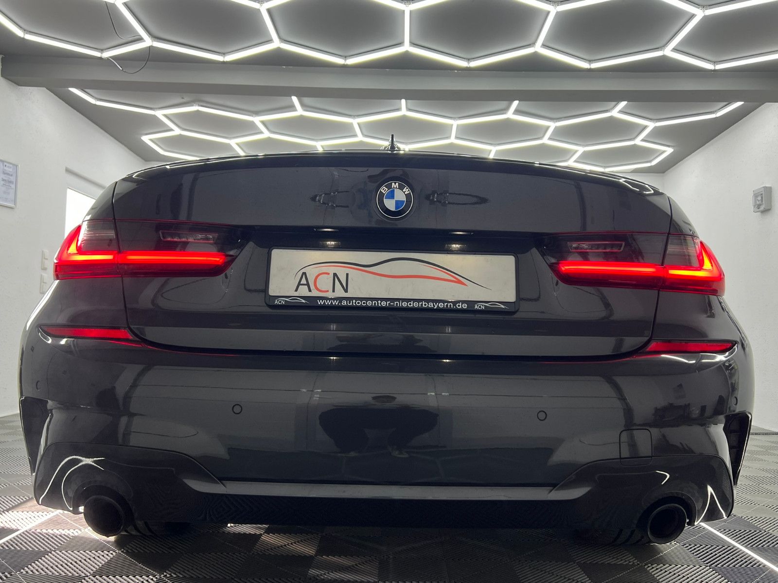 Fahrzeugabbildung BMW 330 i M SPORT PAKET/AMBI/LASER/DRAVITGRAU/DE FZG