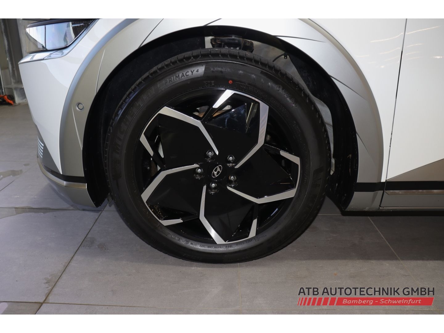 Fahrzeugabbildung Hyundai IONIQ 5 77,4 kWh UNIQ 98,8% SOH HUD Panorama Nav