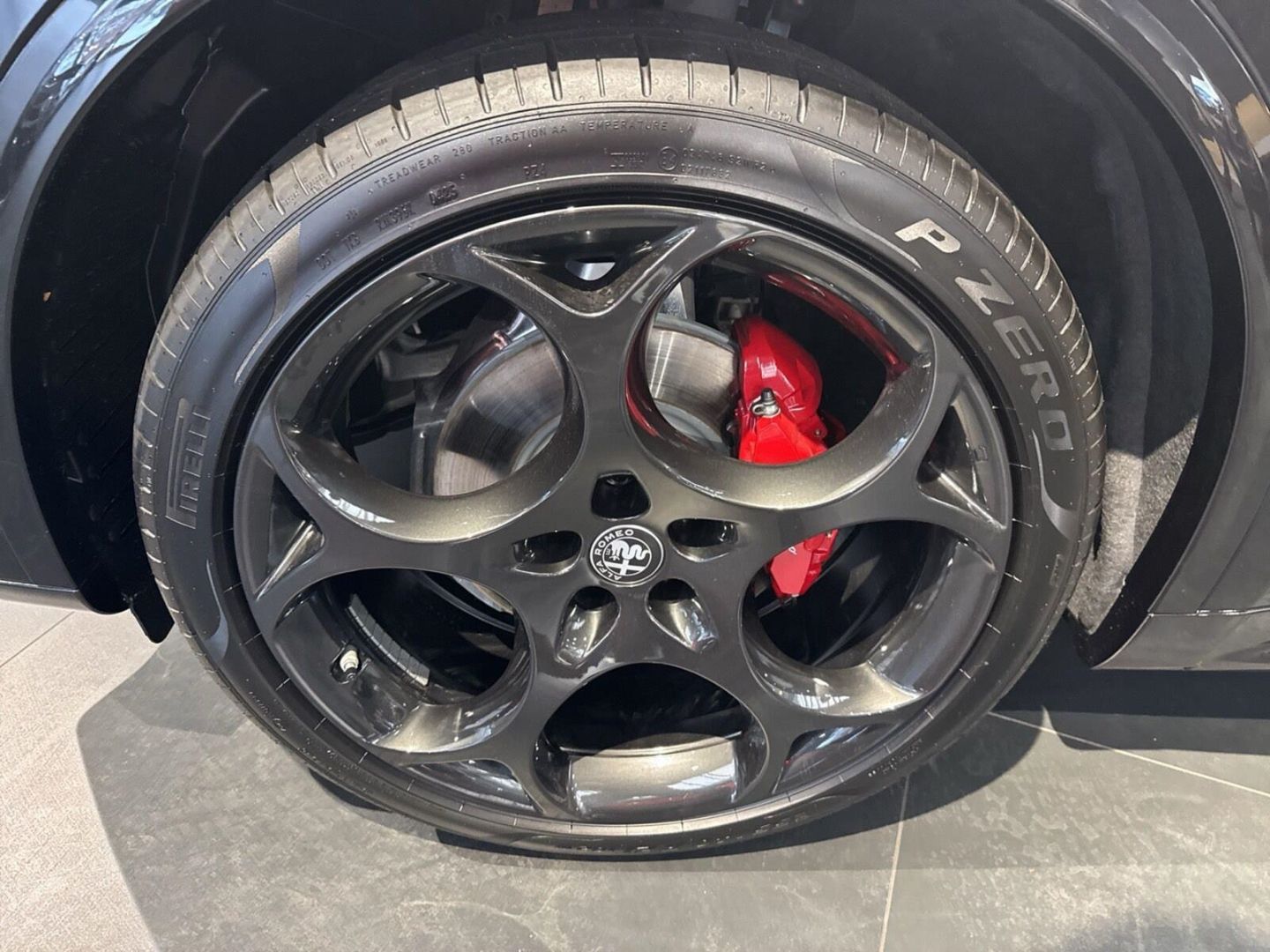 Fahrzeugabbildung Alfa Romeo Stelvio Veloce Q4 2.0 Turbo - AHK - 21 Zoll- Pan