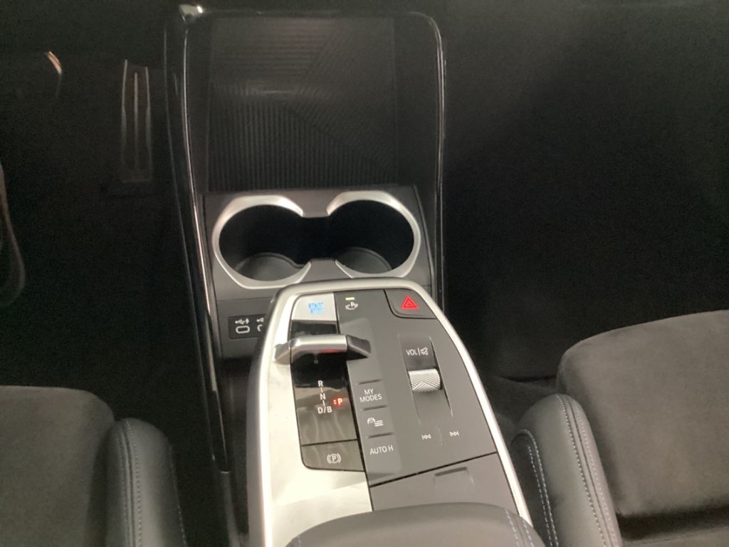 BMW iX1 xDrive 30 Sportpaket AD Navi Digitales Cockp foto 19