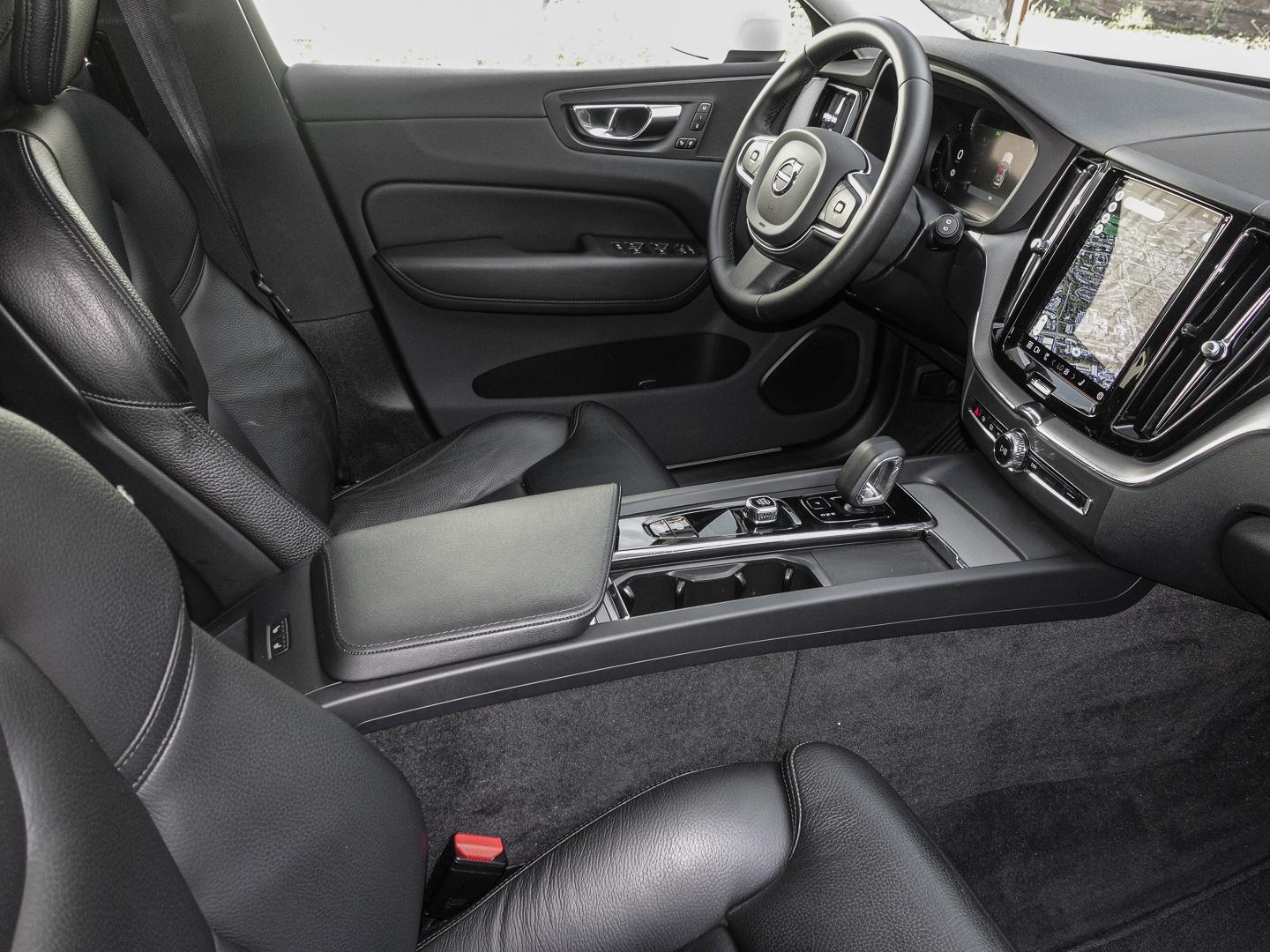 Volvo XC60 Core 2WD B4 Benzin EU6d Digitales Cockpit M