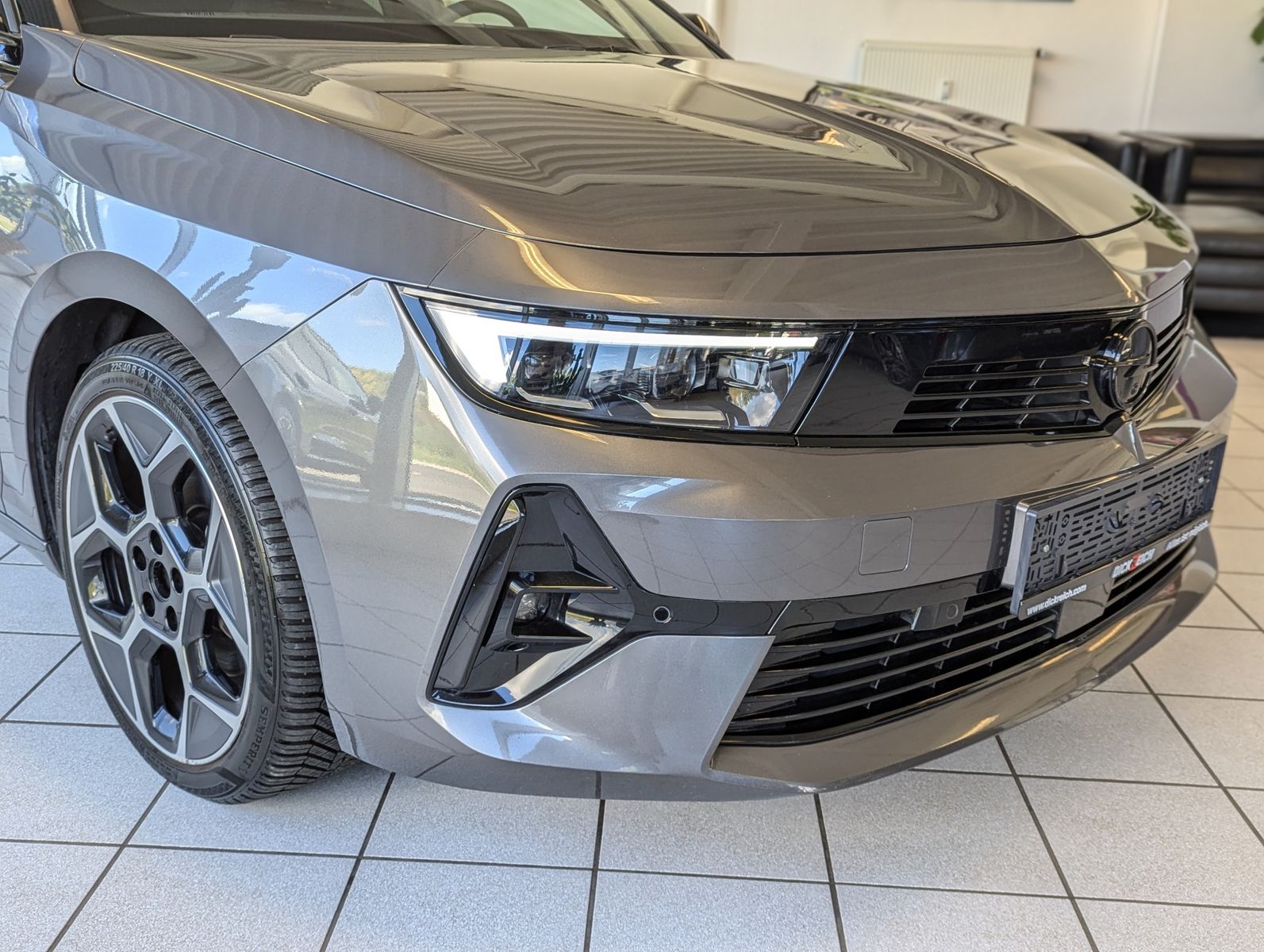 OPEL Astra 1.2 Ultimate Leder-Nappa Sitzlüft AHK Pano - Image 9