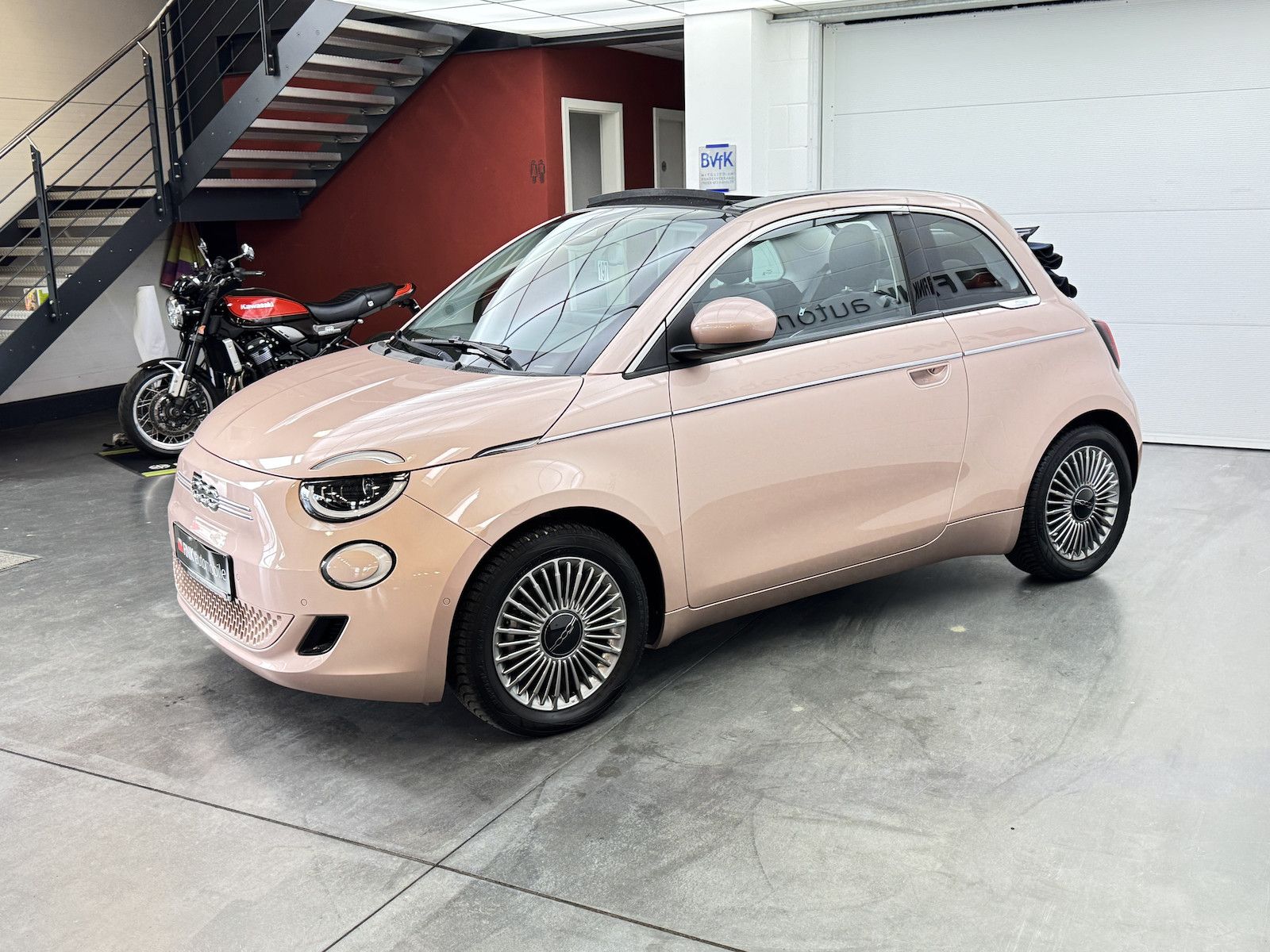 Fiat 500e Cabrio 42 kWh LED Carplay Sitzheizung imagem 3