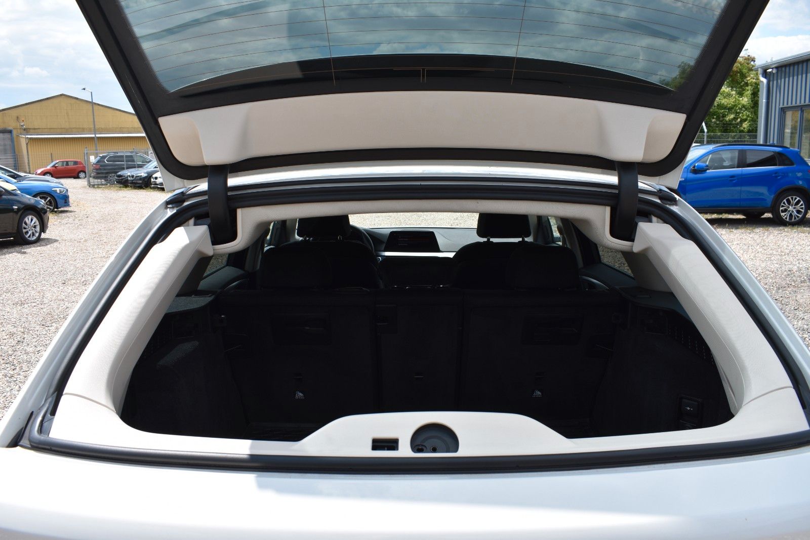Fahrzeugabbildung BMW BMW 520d Touring Head Up/Anhänger/Driving Assist