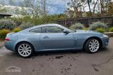 Jaguar XK 4.2L V8 Coupé - - blaue Jaguar XK