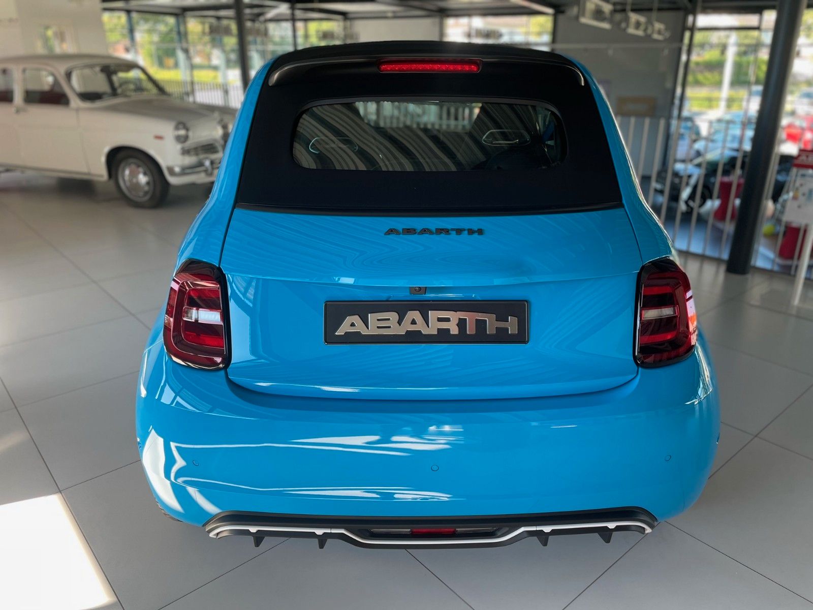 Fahrzeugabbildung Abarth 500C E Cabrio  Elektro 42 kWh
