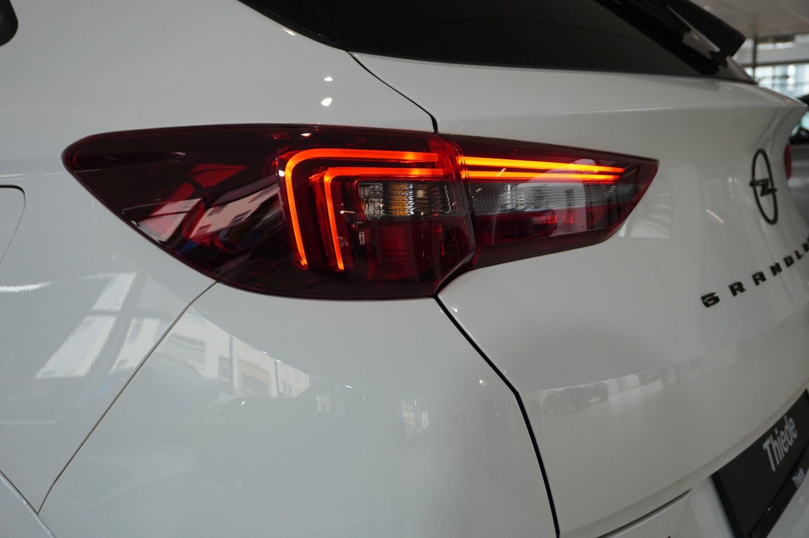 Fahrzeugabbildung Opel Grandland (X) 1.6T GSe HYBRID 4X4 NAVI/LED/SPORT