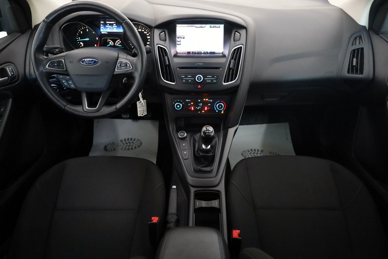 Fahrzeugabbildung Ford Focus Lim. Business,Tempomat,PDC,Navi,SH,SR+WR