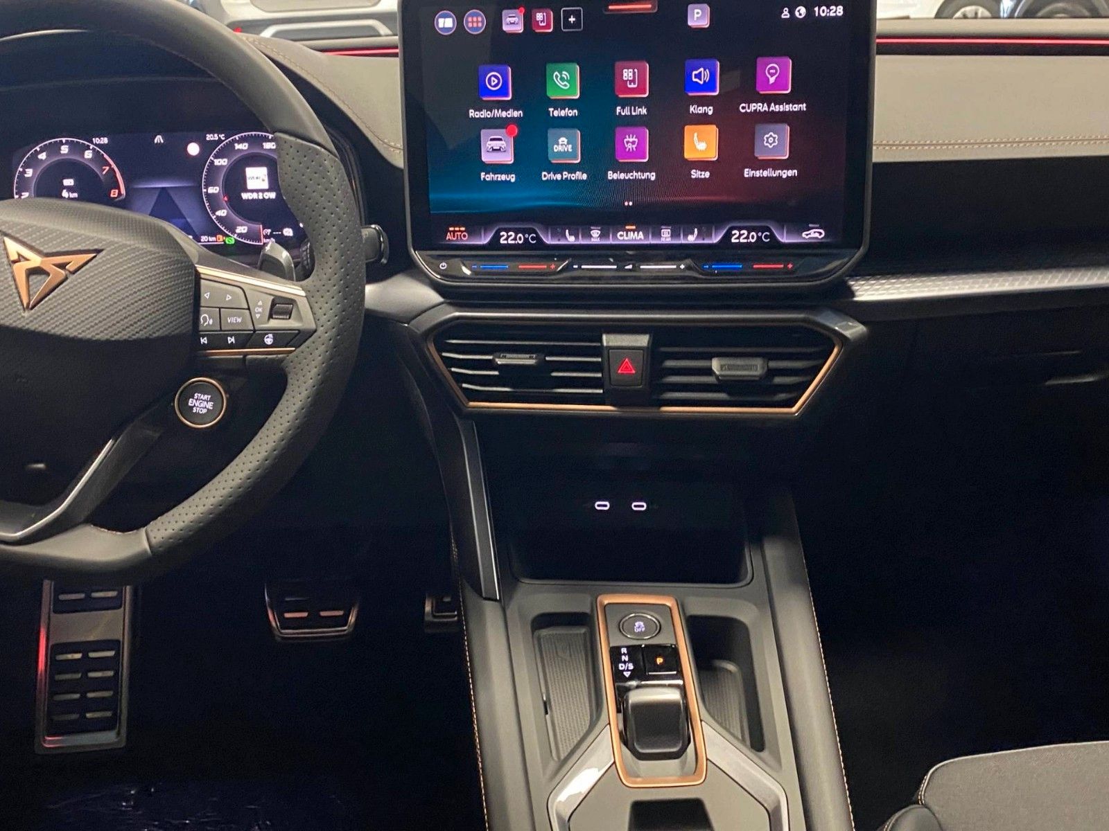 Fahrzeugabbildung CUPRA Leon ST 1.5 eTSI DSG FACELIFT MHEV+5 J. GARANTIE
