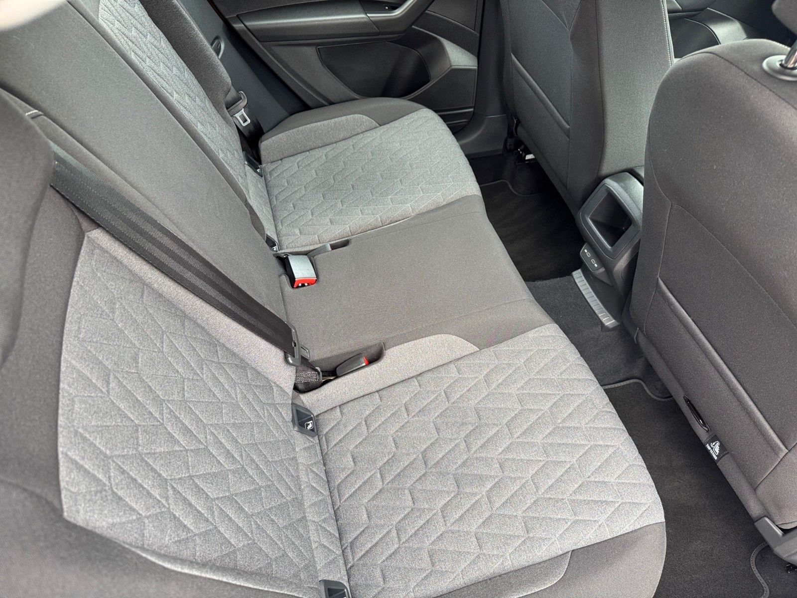 Fahrzeugabbildung Volkswagen T-Cross 1.0 TSI Life